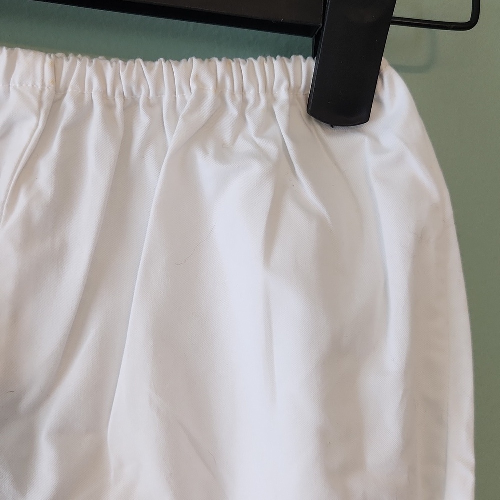 Jacadi Paris White Baby Shorts with Red Scalloped Trim - Picture 3 of 10
